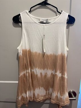 She + Sky White and Tan Tie-Dye Sleeveless Tank Top